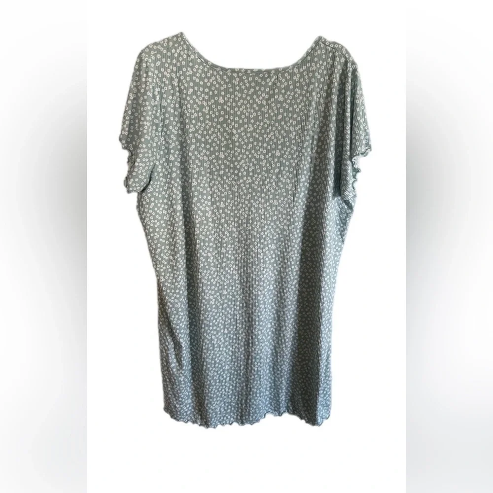 Laura Ashley Henley ribbed nightgown in a sage green floral print size 2X NWT